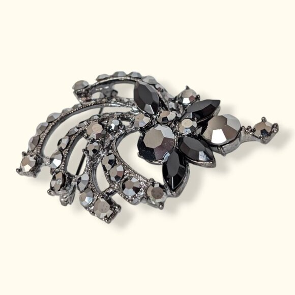 Vintage Black Glass & Marcasite Brooch - Picture 2 of 7